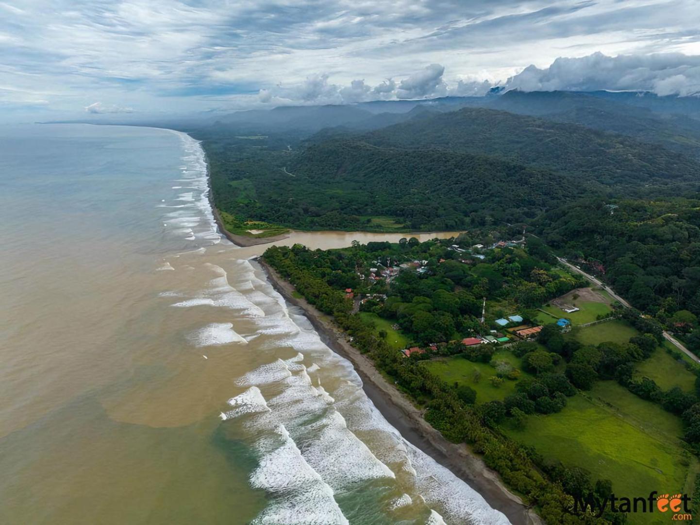 Bamboo River House And Hotel Dominical Bagian luar foto