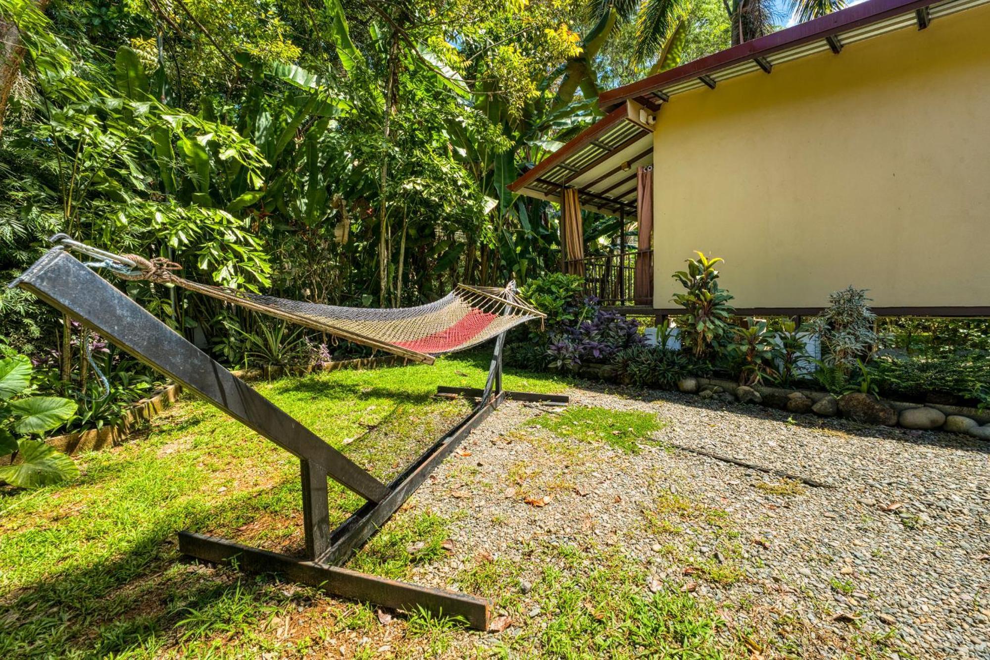Bamboo River House And Hotel Dominical Bagian luar foto