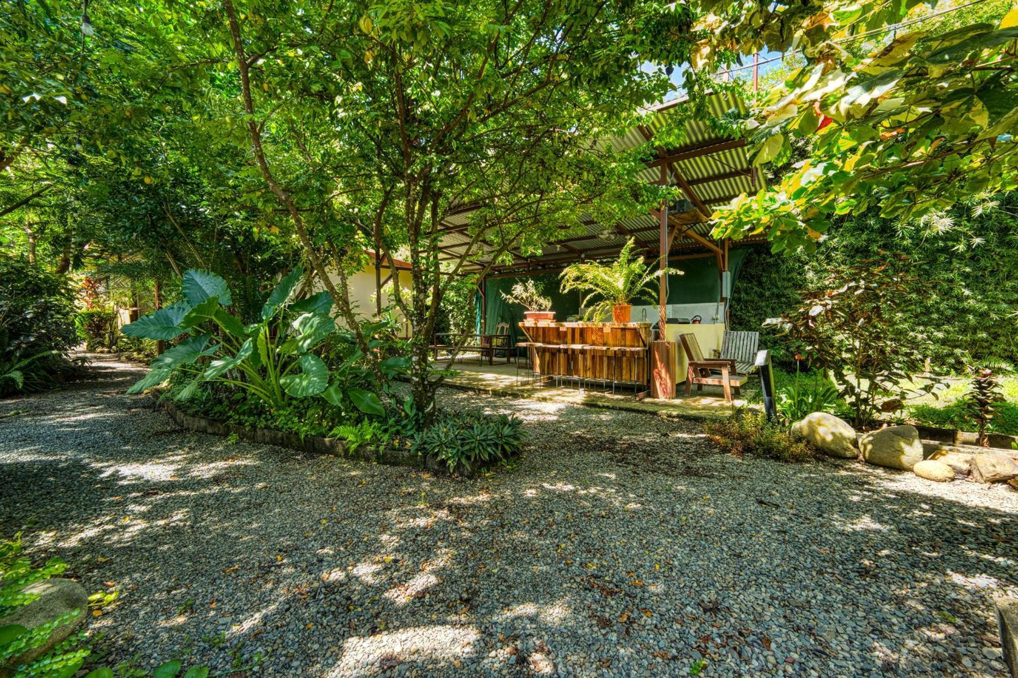 Bamboo River House And Hotel Dominical Bagian luar foto