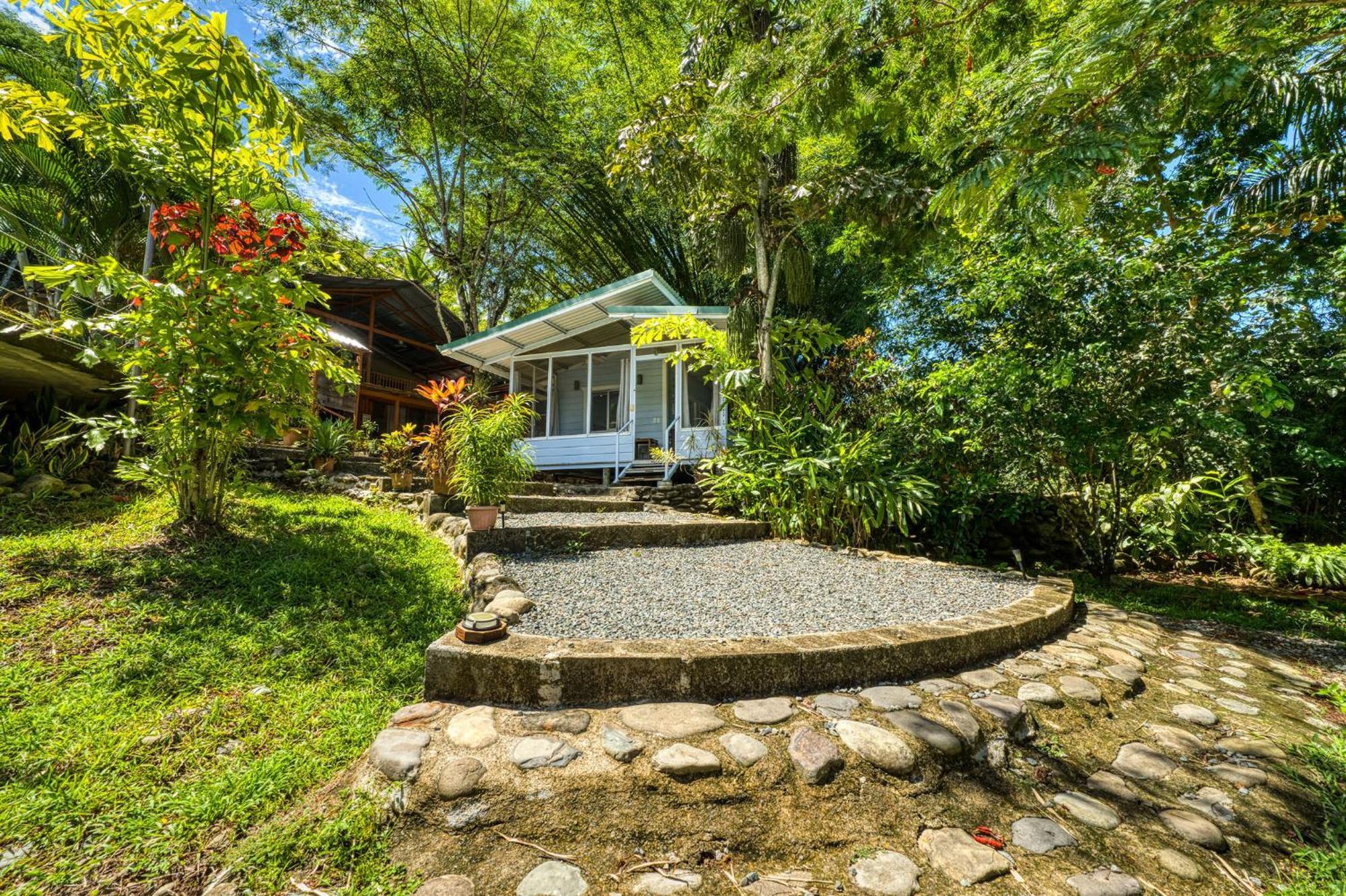 Bamboo River House And Hotel Dominical Bagian luar foto