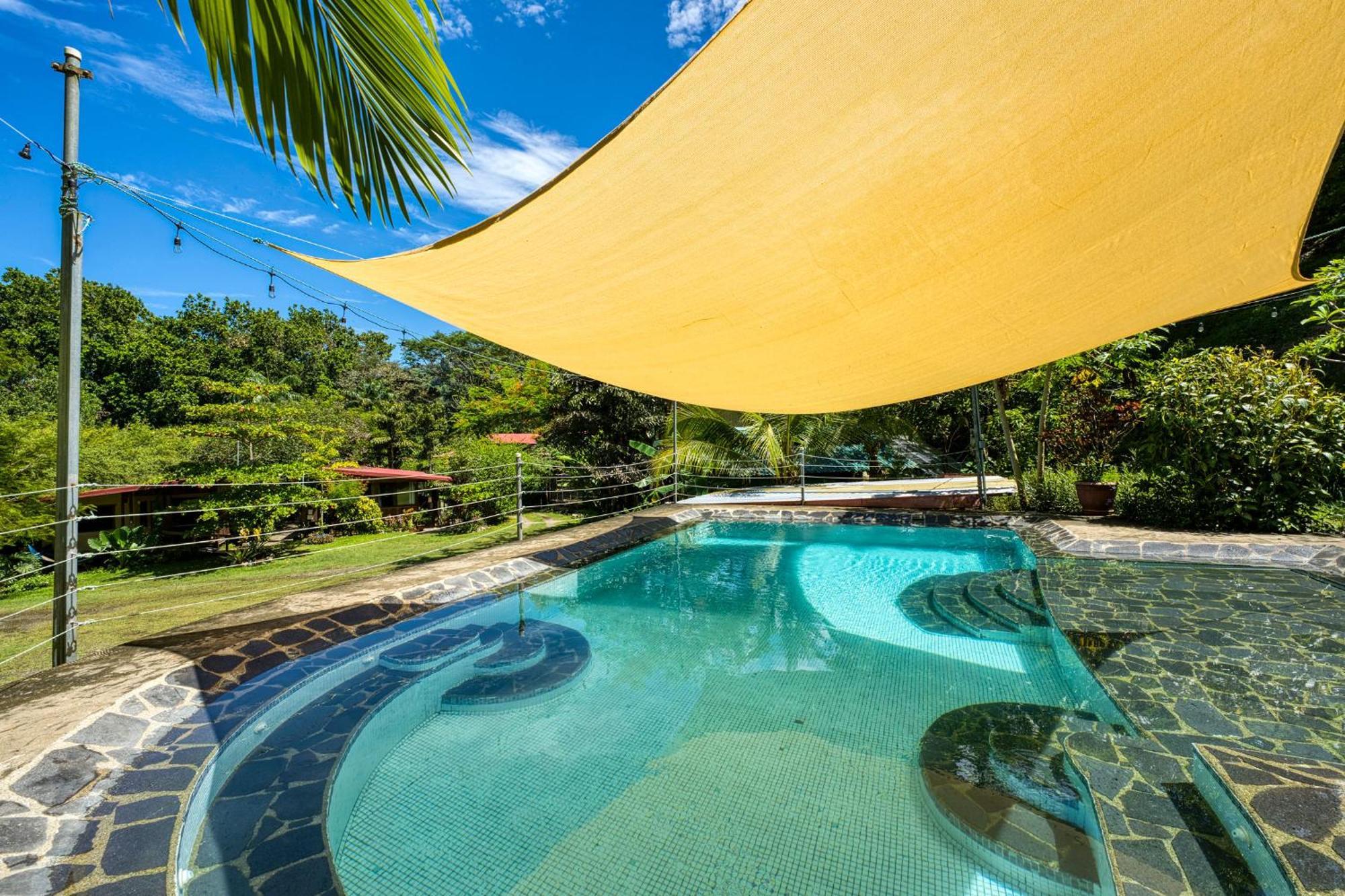 Bamboo River House And Hotel Dominical Bagian luar foto
