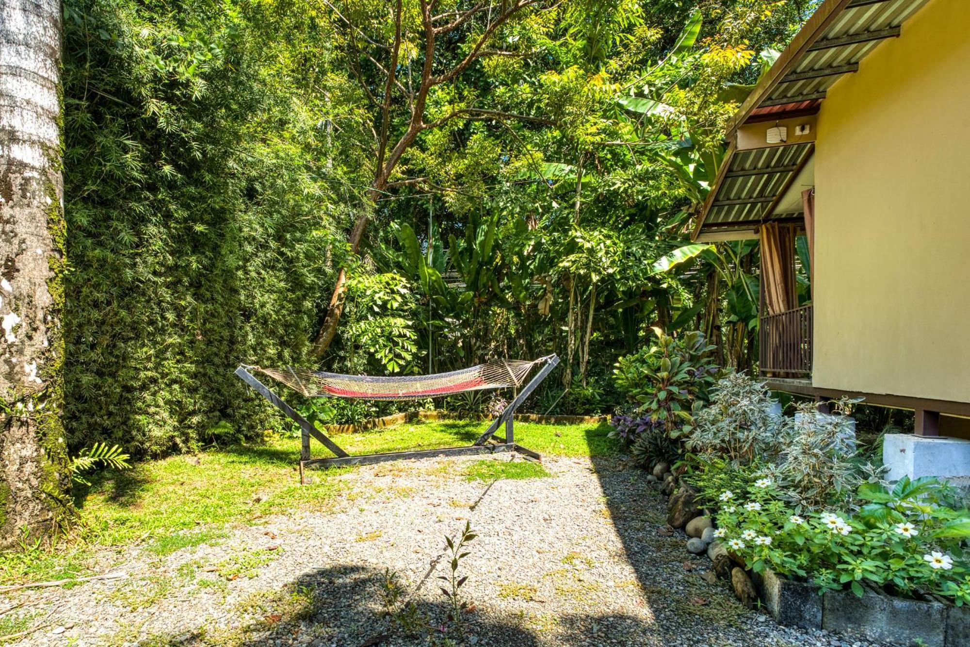 Bamboo River House And Hotel Dominical Bagian luar foto