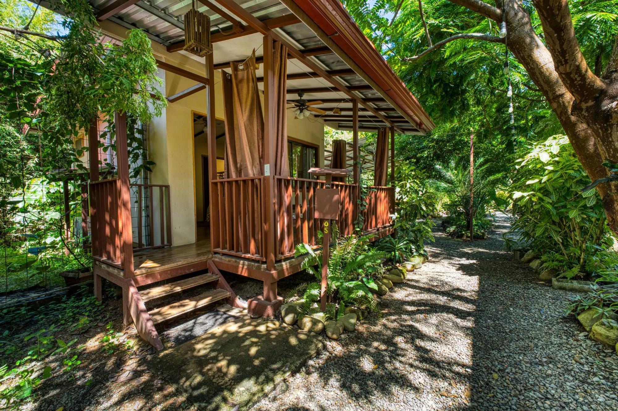 Bamboo River House And Hotel Dominical Bagian luar foto