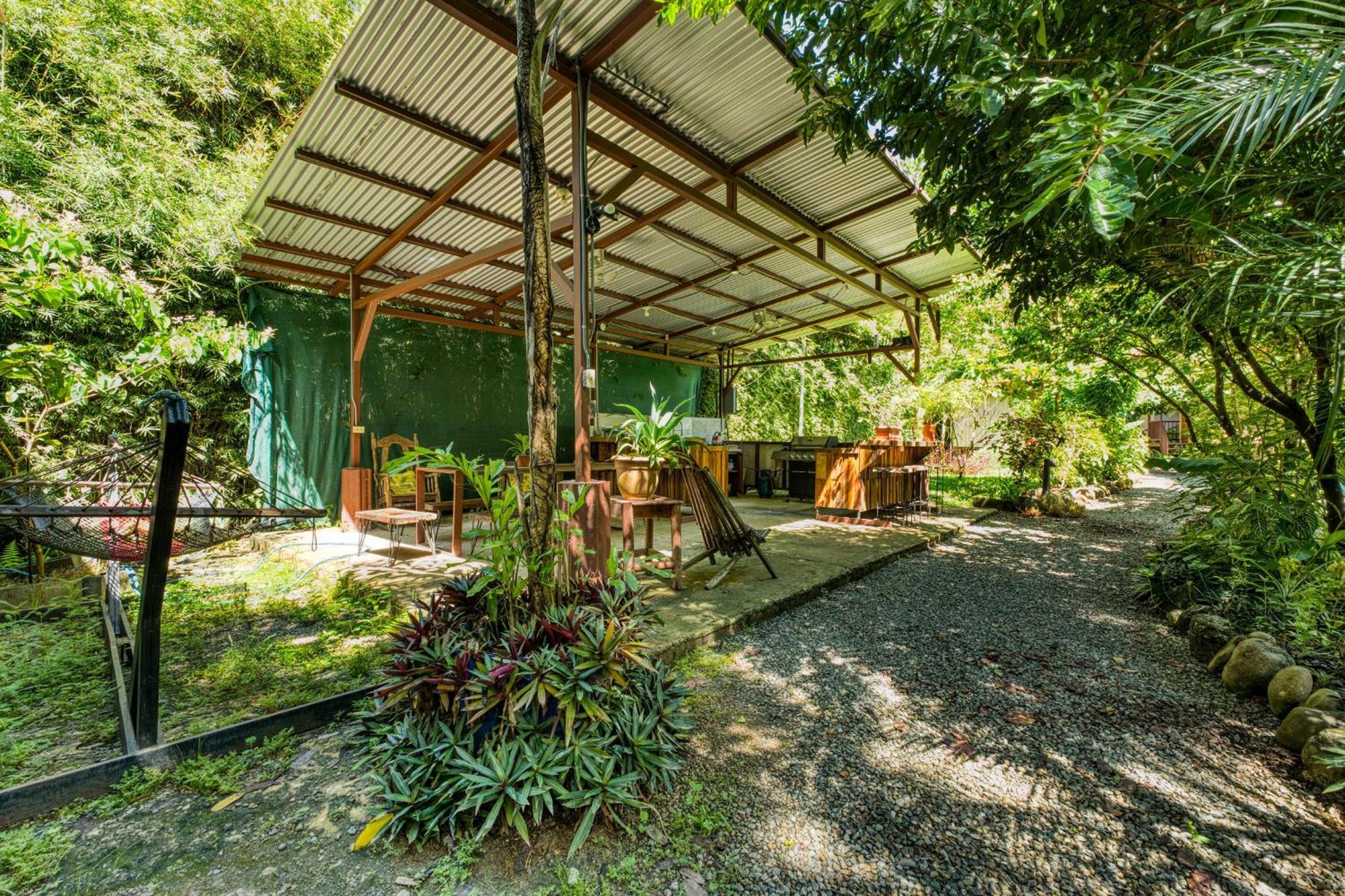 Bamboo River House And Hotel Dominical Bagian luar foto