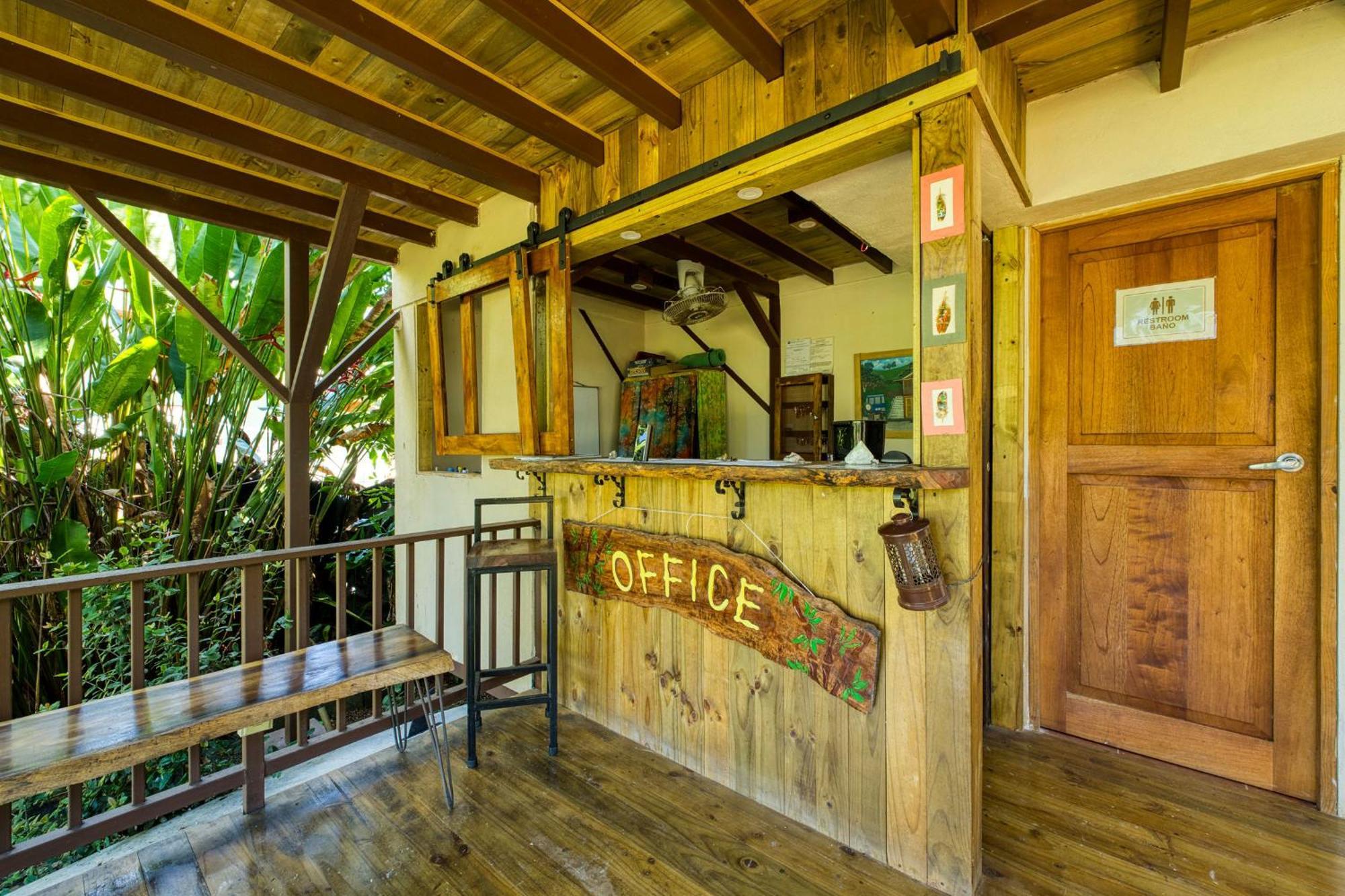 Bamboo River House And Hotel Dominical Bagian luar foto