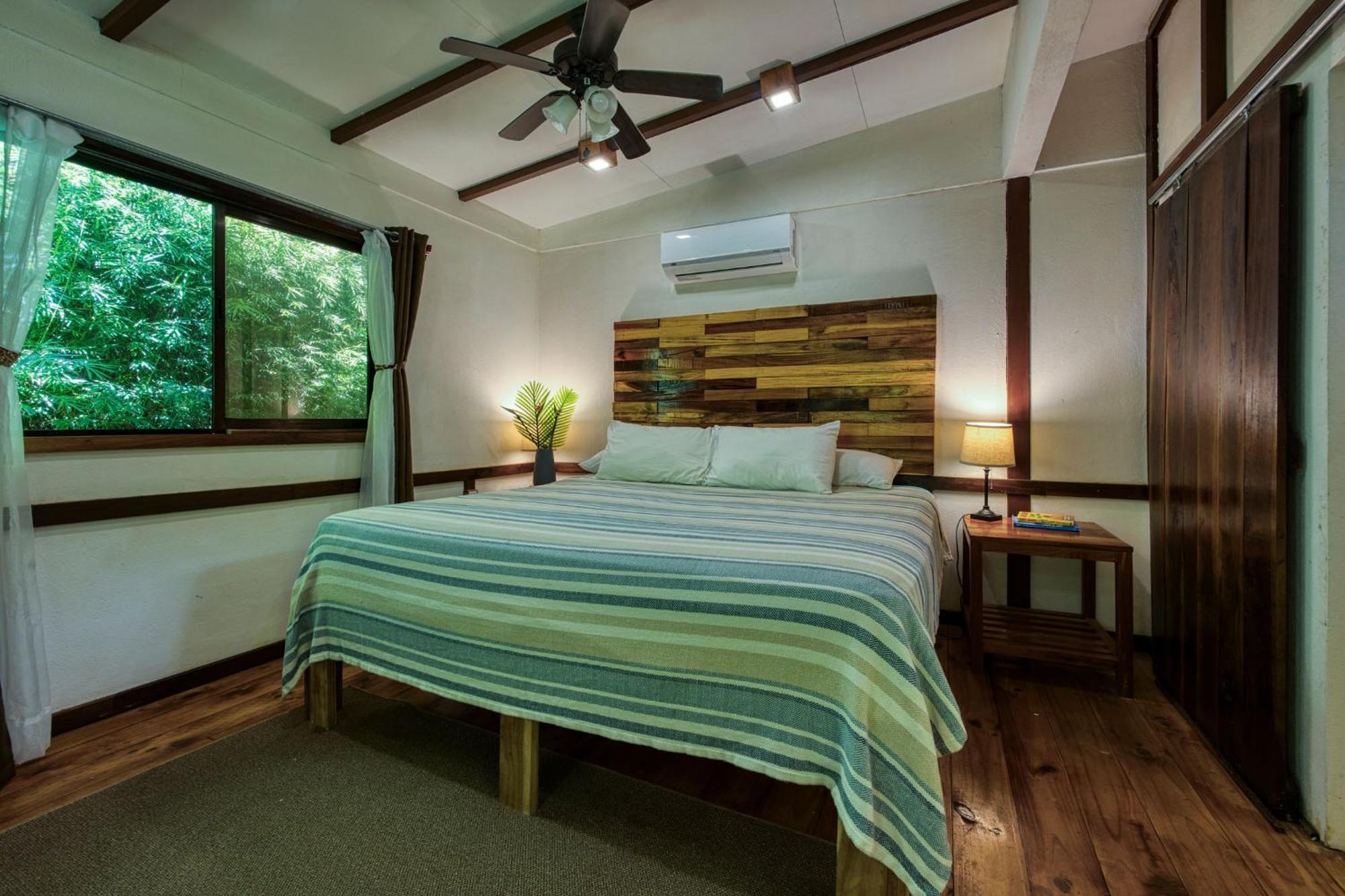 Bamboo River House And Hotel Dominical Bagian luar foto