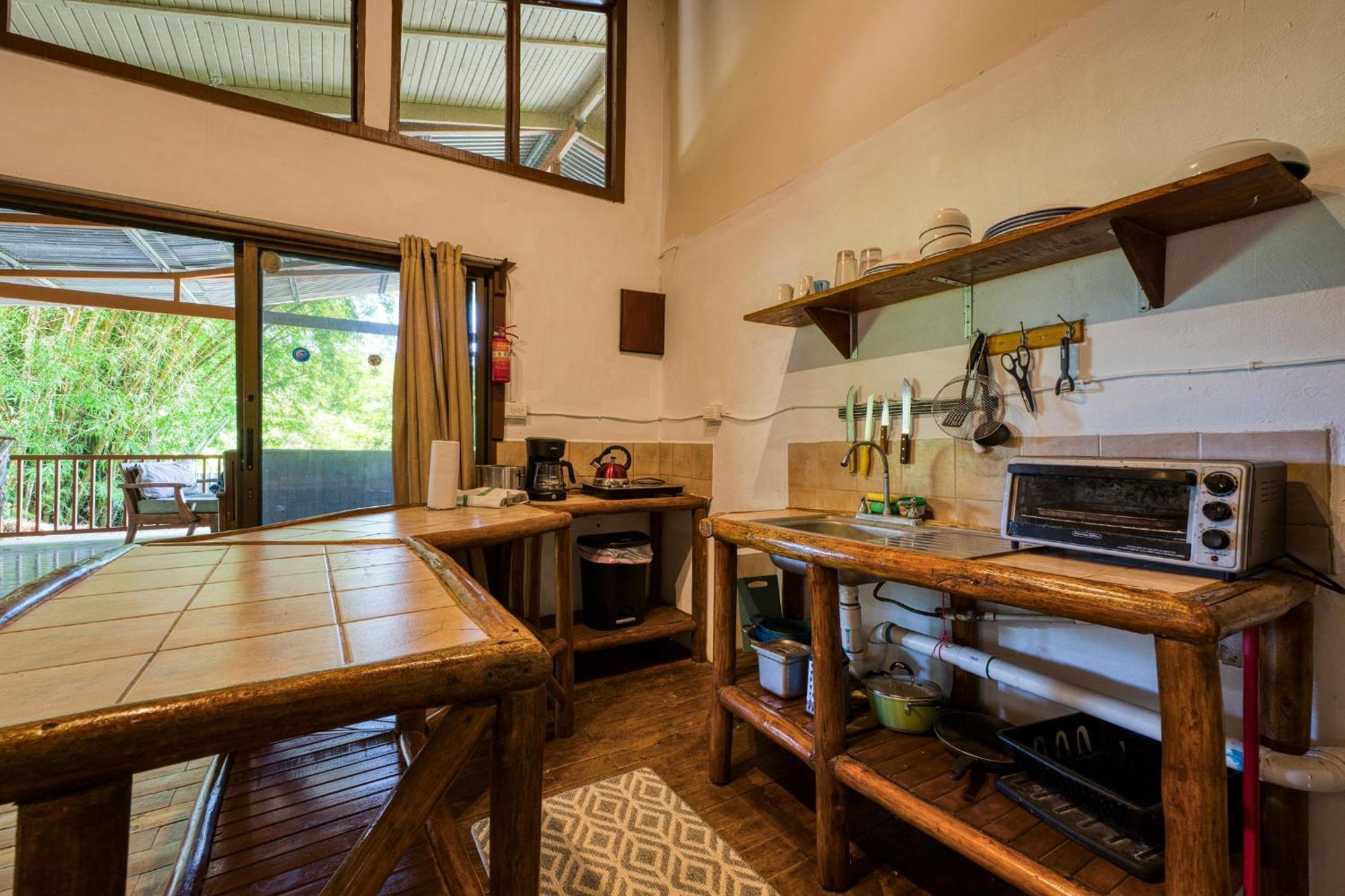 Bamboo River House And Hotel Dominical Bagian luar foto