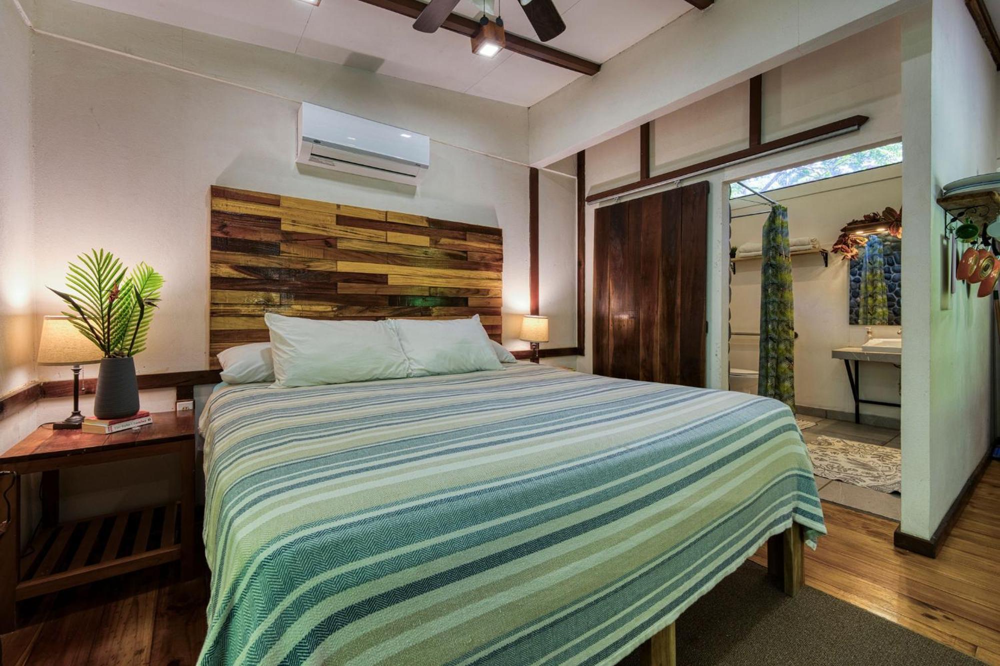 Bamboo River House And Hotel Dominical Bagian luar foto